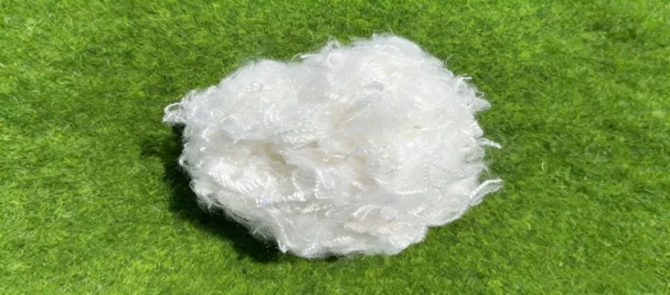 Poliéster é uma fibra natural?